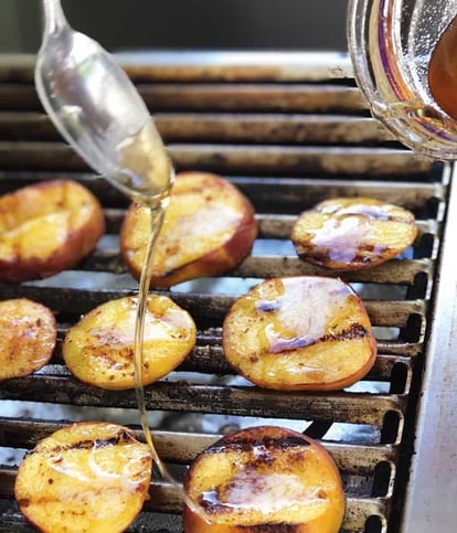 A Quick Tasty Grilled Peaches with Mascarpone Cheese Recipe
